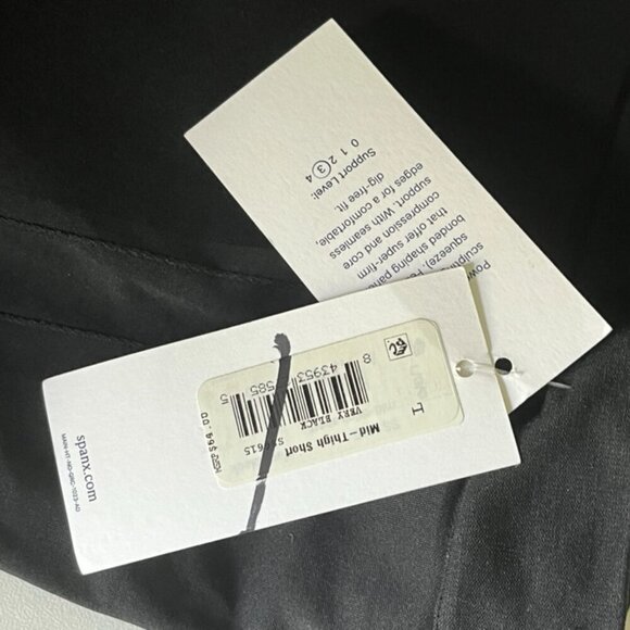 NWT SPANX SPANXsculpt OnCore Mid-Thigh Short in Very Black in Size Large - Picture 5 of 5